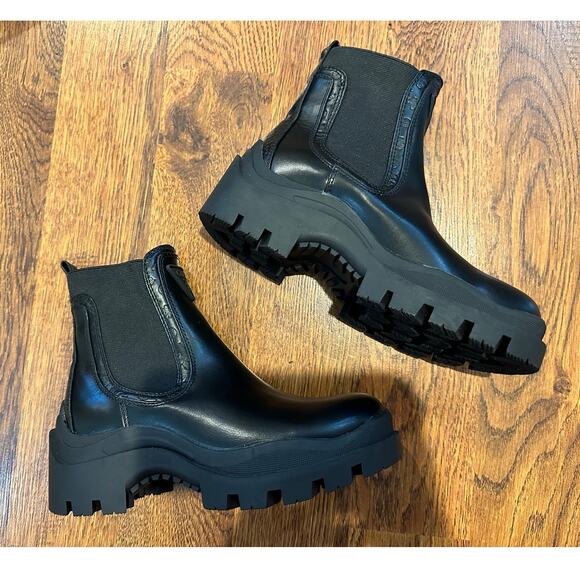 Guess Lug Sole Chelsea Bootie – Sleek Black | Women’s Size 6 NWOB Streetwear - Picture 1 of 11